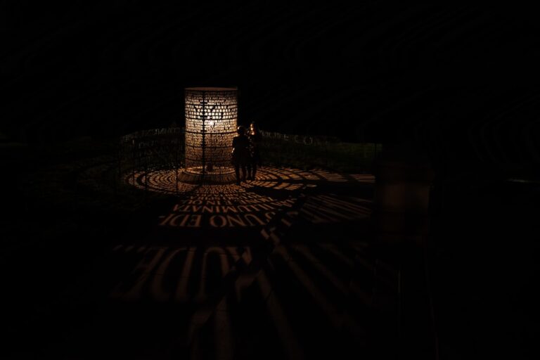 Najlepsze wiersze o przyjaźni – inspiracje z klasyki i współczesności